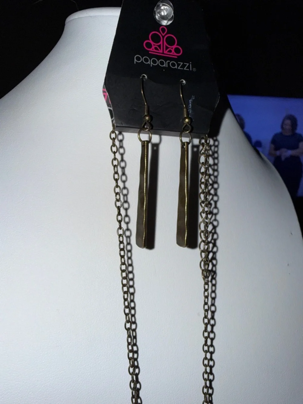 paparazzi Black and Gold Circular Geometric Pendant Necklace - Picture 3 of 3